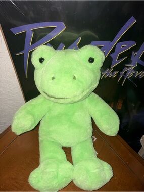 Build-A-Bear Bright Green Plush Frog Stuffed Animal with beating heart